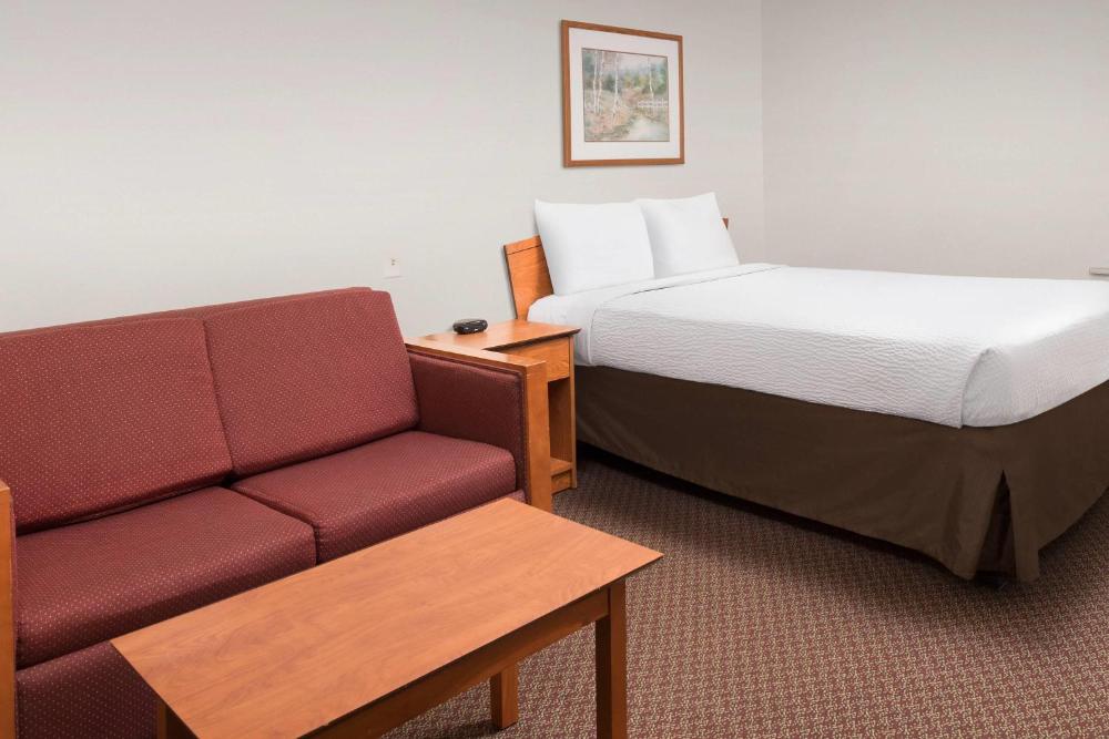 Queen Room - Disability Access/Smoking interior